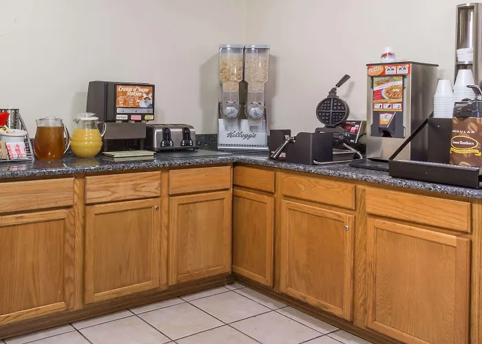 Super 8 By Wyndham Hotel