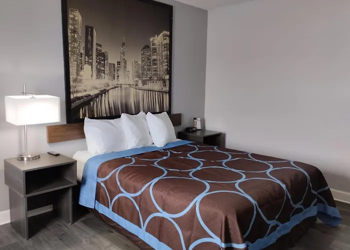 Super 8 By Wyndham Hotel *